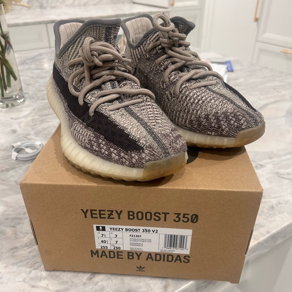 Authentic Adidas Yeezy Boost 350 V2 -Zyon